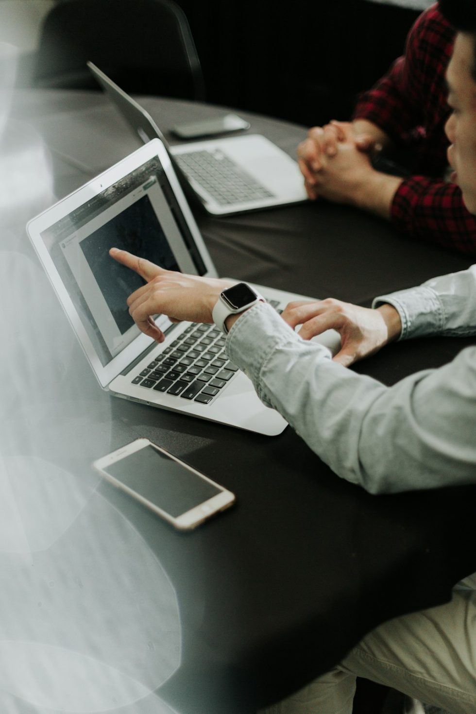 Photo of people working on a computer, inspired by One Step Beyond, a Swiss cloud expert driving secure and efficient digital transformation for organizations
